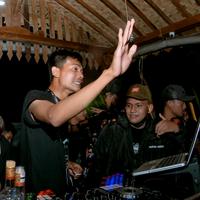 DJ TOLONGLAH AKU DARI KEHAMPAAN INI BANGDED WG