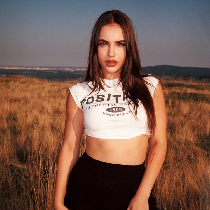 Dominika Bánszka - suara asli