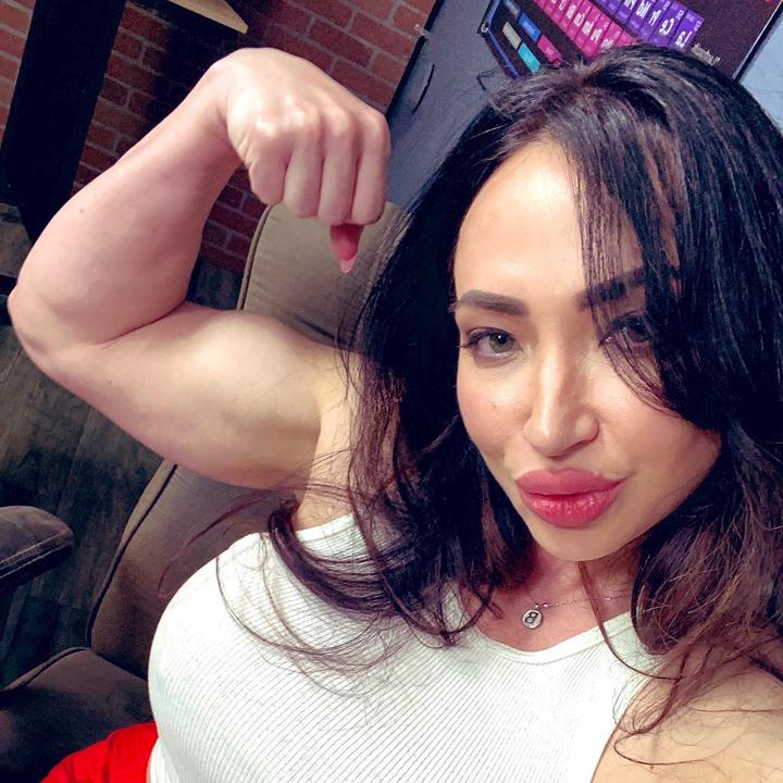 Big Goddess Biceps #biceps #girlswithmuscle #prettybiceps #musclesare