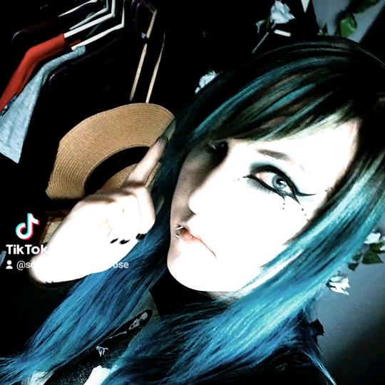scemo.cringe.darkrose