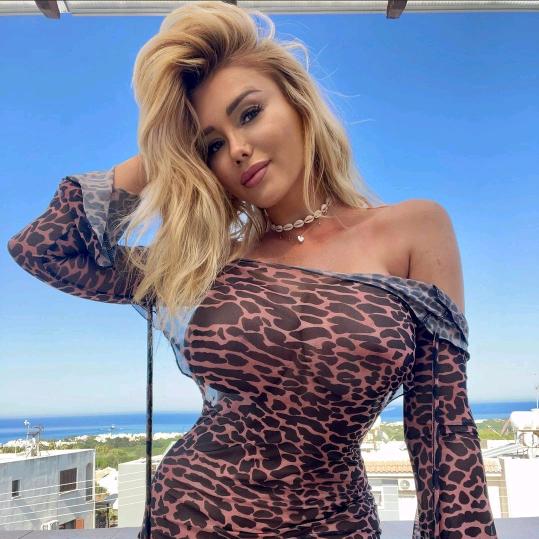 🦄 @missdonatellaofficial - Miss Donatella