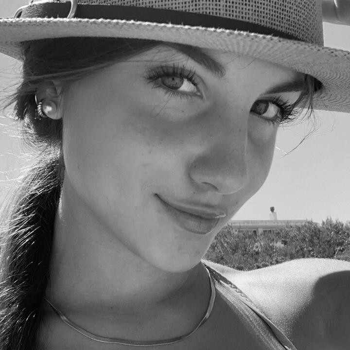 carlotavalientee-tiktok