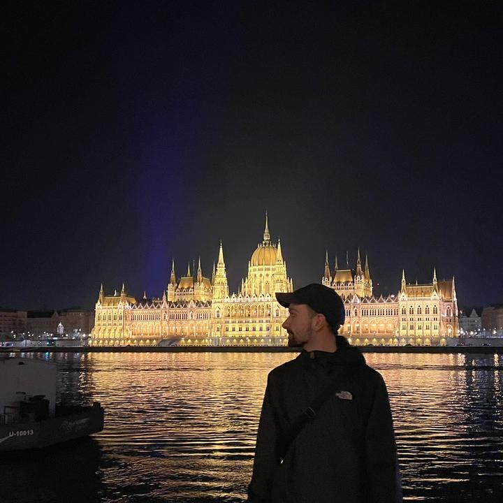 @lukas.schiri