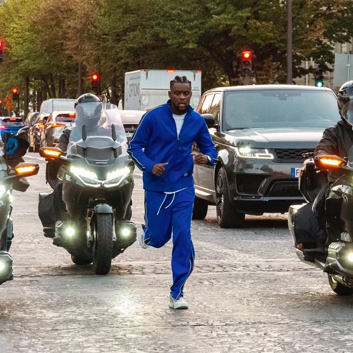 Guy2Bezbar - Prada