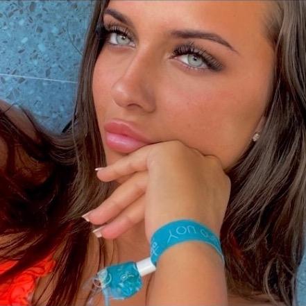 carly_leithx
