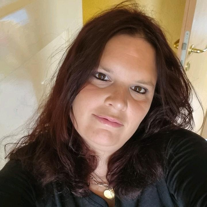 @nicolereinhold83