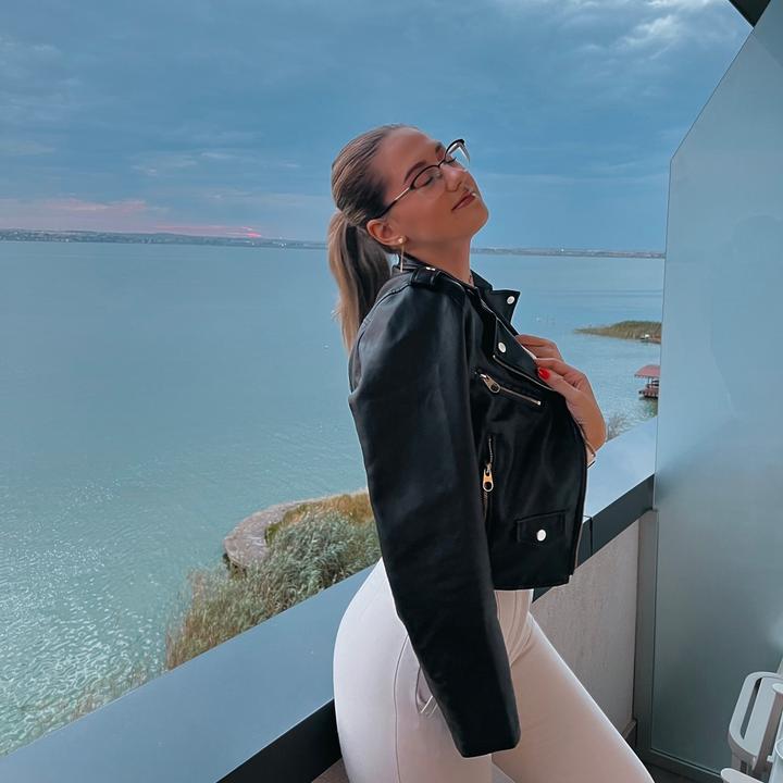 @andr.2702